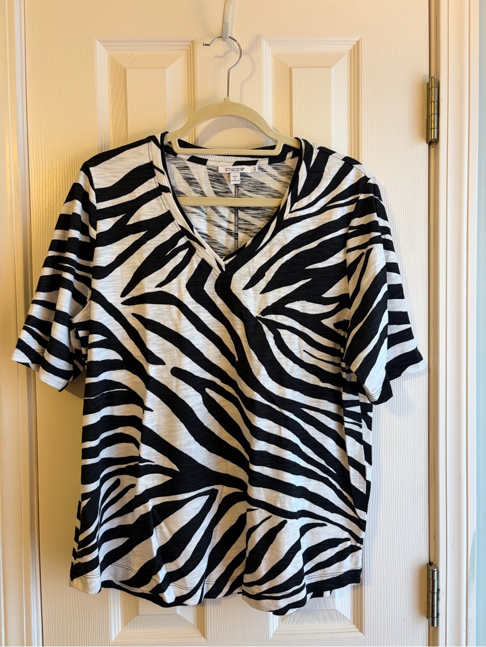 Chico's Black & White Zebra-Print V-Neck Short Sleeve Top